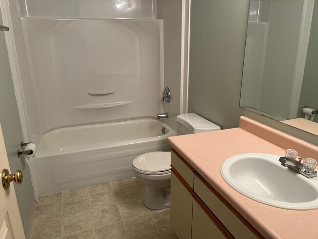 Building Photo - 0 Bed 0 Bath Unit in Olds, AB