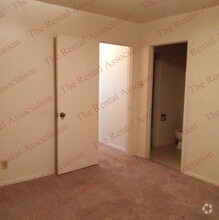 Building Photo - 60 W Elmwood Dr