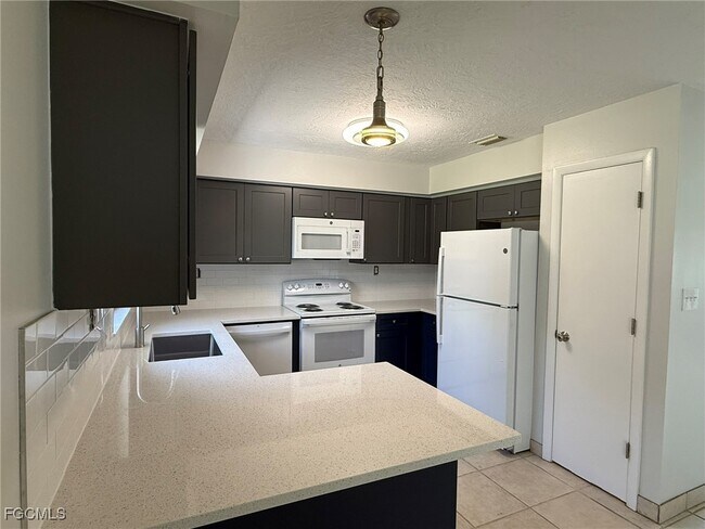 Foto del edificio - 7440 Tropical Ln