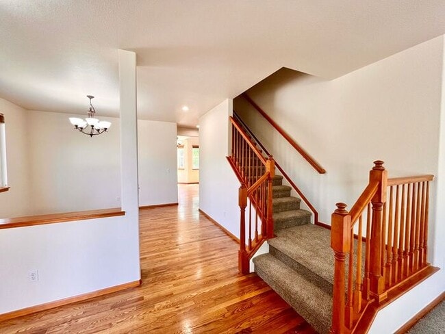 Building Photo - Beautiful 4 bed/ 3 bath Home with Office!