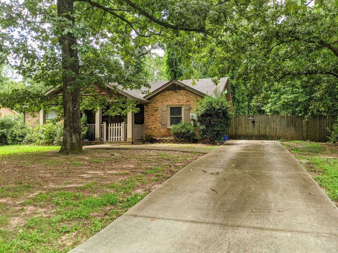 Renovated 2 Bedroom Bungalow in East Atlanta!