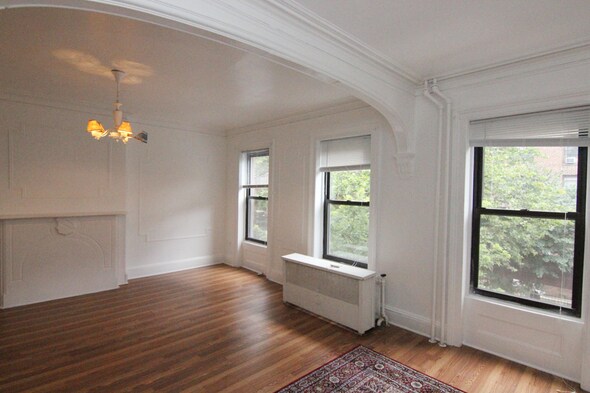 3rd Floor Room 1 - 171 Waverly Ave