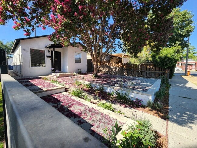 Building Photo - 1305 W Chandler Blvd