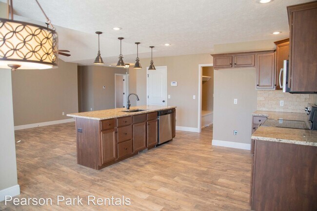 Foto del edificio - 4 br, 2 bath House - 5764 E Gatehouse Dr.