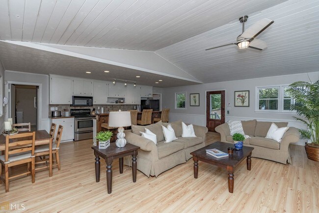 Building Photo - 1360 Parks Mill Dr