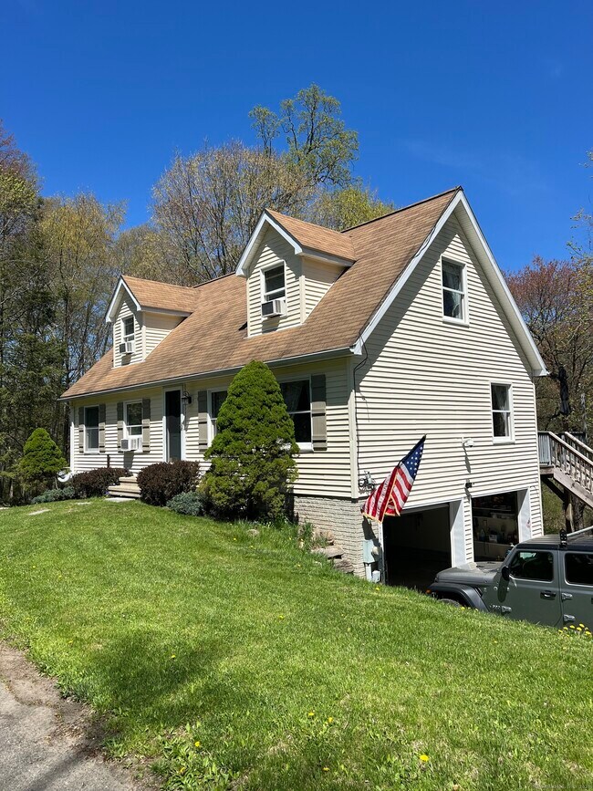 Building Photo - 37 Overlook Dr