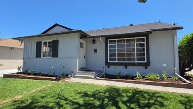 Building Photo - 15422 Woodcrest Dr