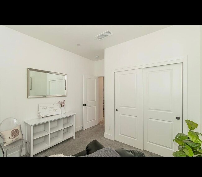 Foto del edificio - 4254 Oak Knoll Rd