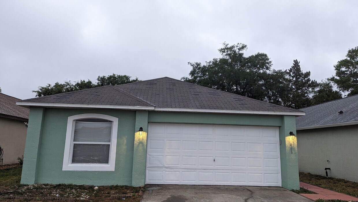 Front - 448 Delicata Dr