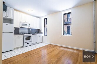 Building Photo - 305 W 45th St