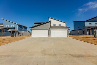 Building Photo - 1603 Casuarina Dr