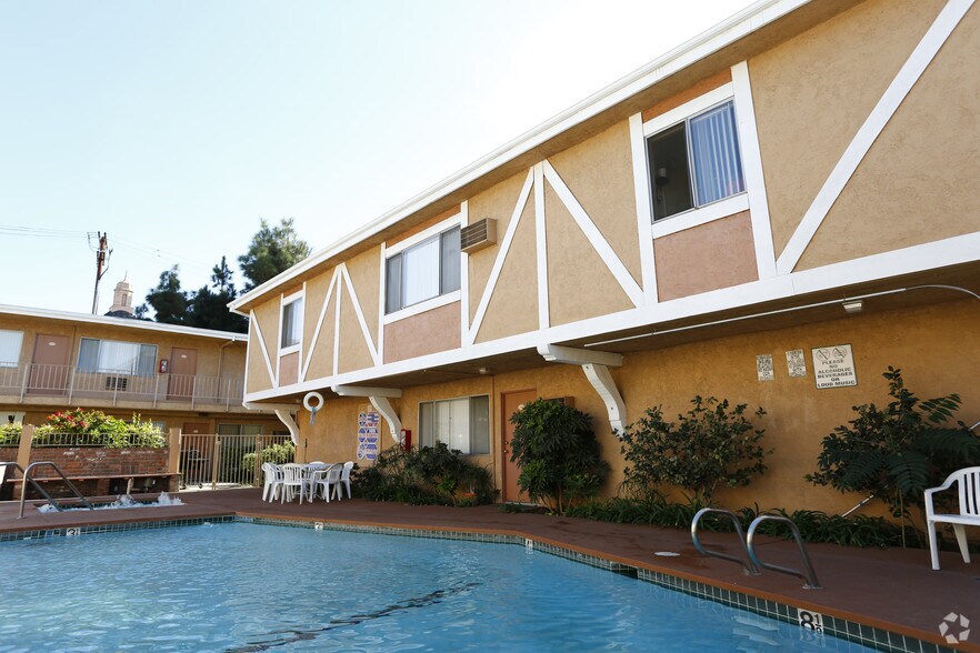 Casa Royale Apartments Rentals Van Nuys, CA