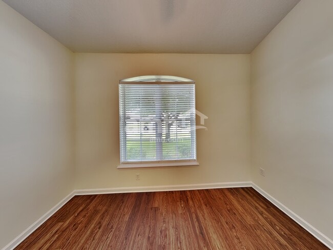 Foto del edificio - 2532 Creekfront Dr