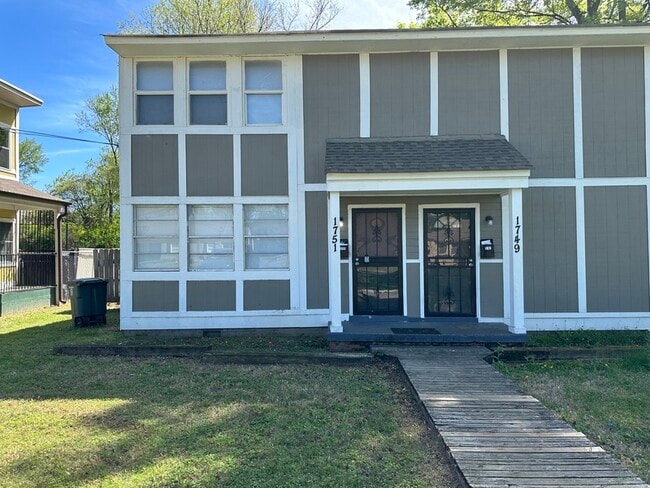 Building Photo - 1751 Edward Ave