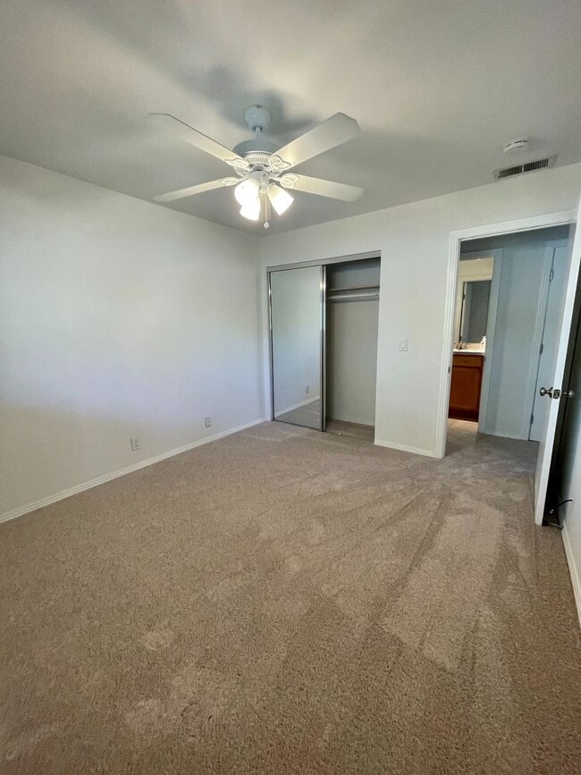 Building Photo - AVAILABLE NOW! 1 Bedroom / 1 Bath UPSTAIRS...