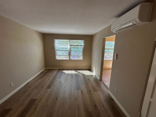 Building Photo - Bankers Hill upper unit available now!