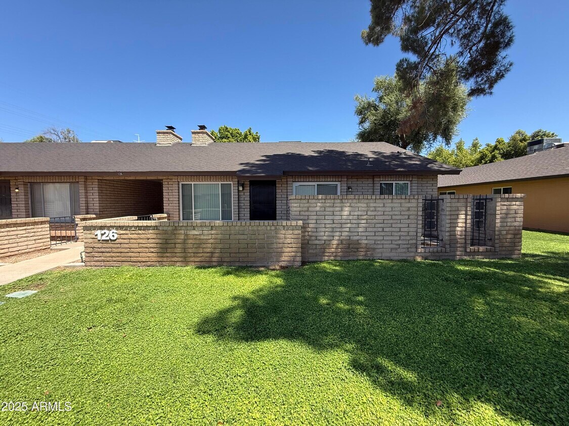 Foto principal - 126 W Loma Vista Dr