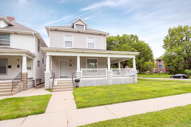 Building Photo - 1646 E ST-1