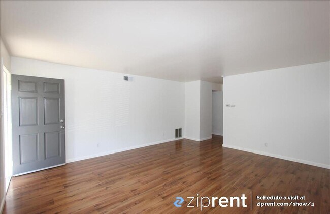Foto del edificio - 5050 Parkhurst Dr