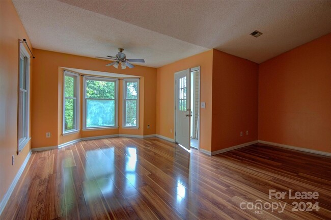 Building Photo - 6217 Rosecroft Dr