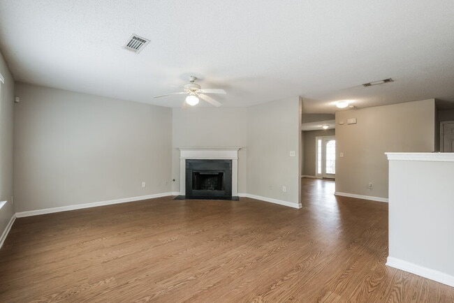 Building Photo - 3038 Summer Breeze Dr