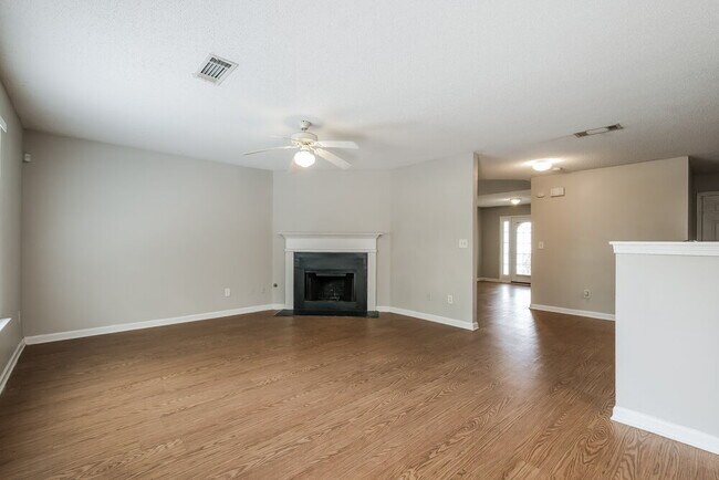 Foto del edificio - 3038 Summer Breeze Dr