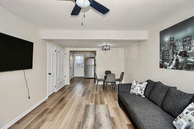 Sala de estar #1 - 6314 Old Pineville Rd