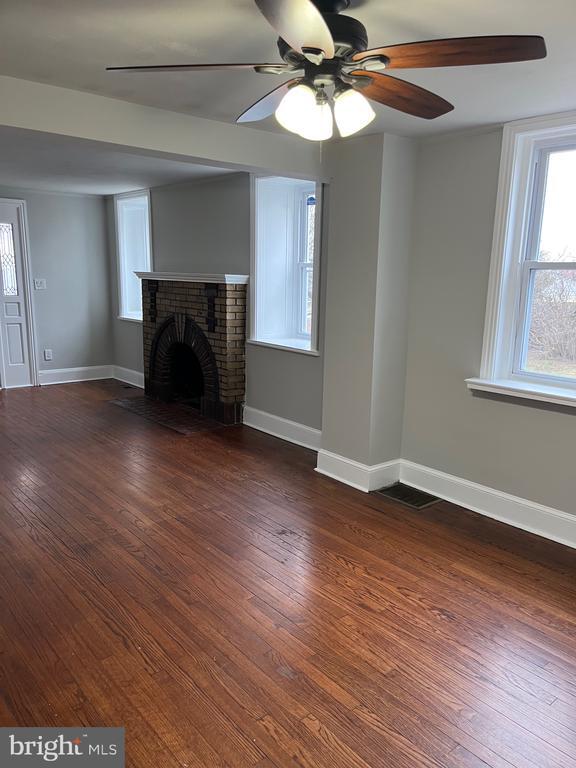 Building Photo - 44 N Diamond St