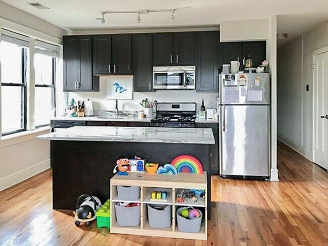 Foto del edificio - 2229 W Wilson Ave