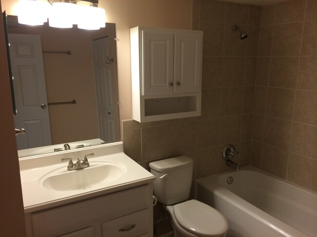 Foto del edificio - 8555 Fairmount Dr