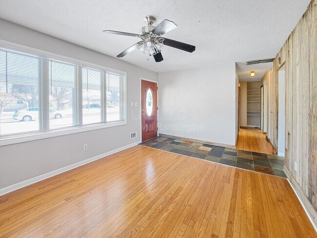 Foto del edificio - 8212 Devonshire Dr