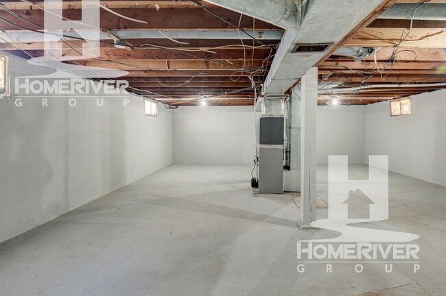 Building Photo - 3 br 1 ba - HUGE LOT - 1 car garage
