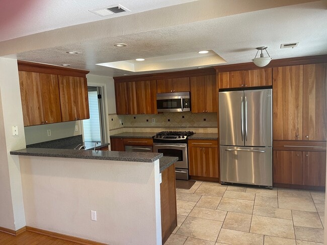 Building Photo - 8057 Crossridge Rd
