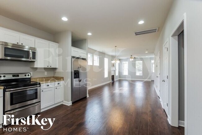 Foto del edificio - 713 Walnut Crossing Dr
