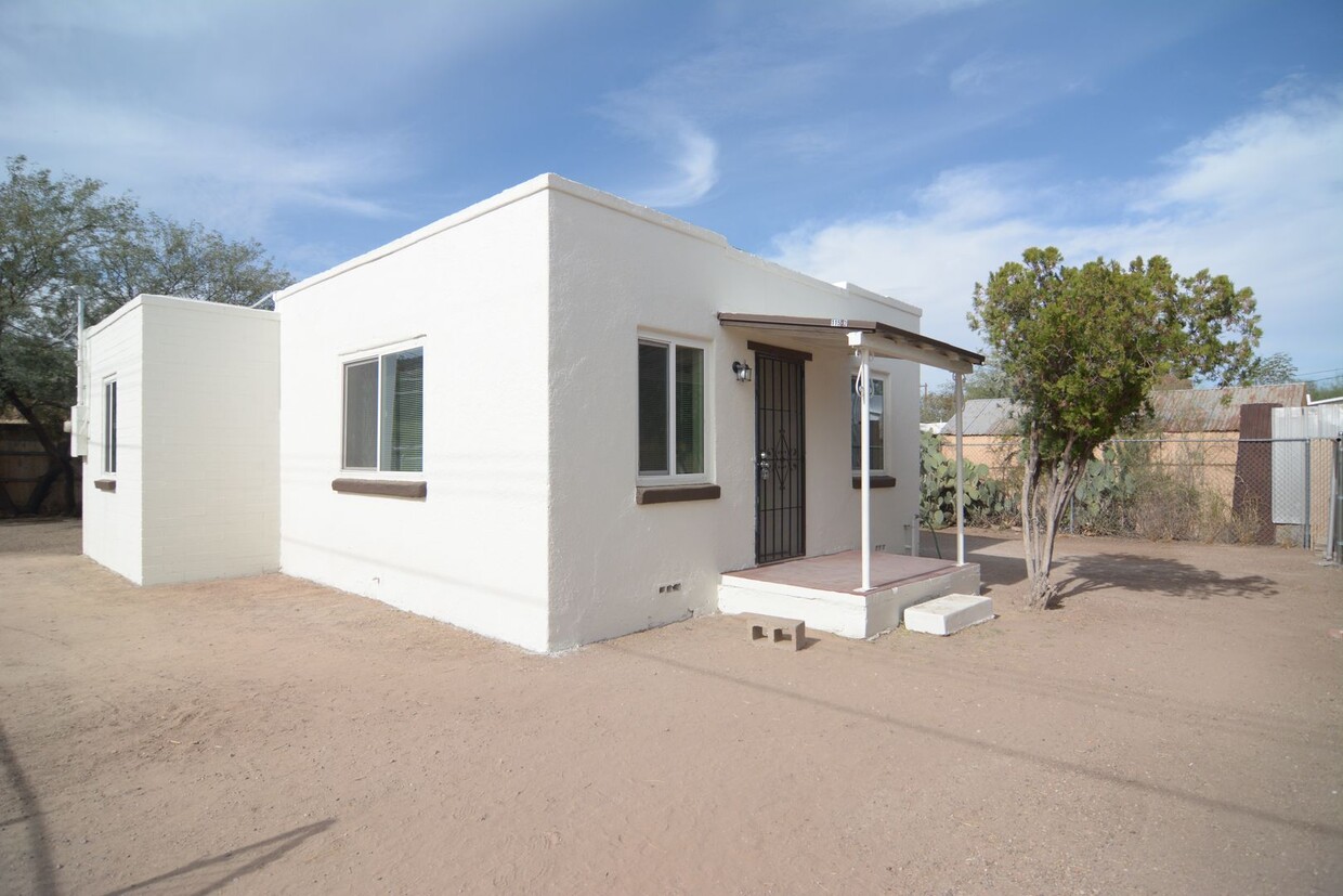 Foto principal - Remodeled 1 Bedroom 1 Bath Home! Great Wes...