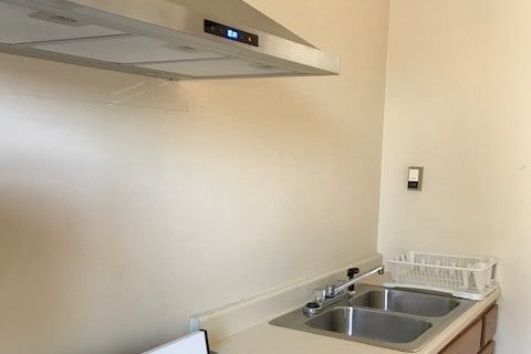 Eat-in Kitchen - 22 E Main St