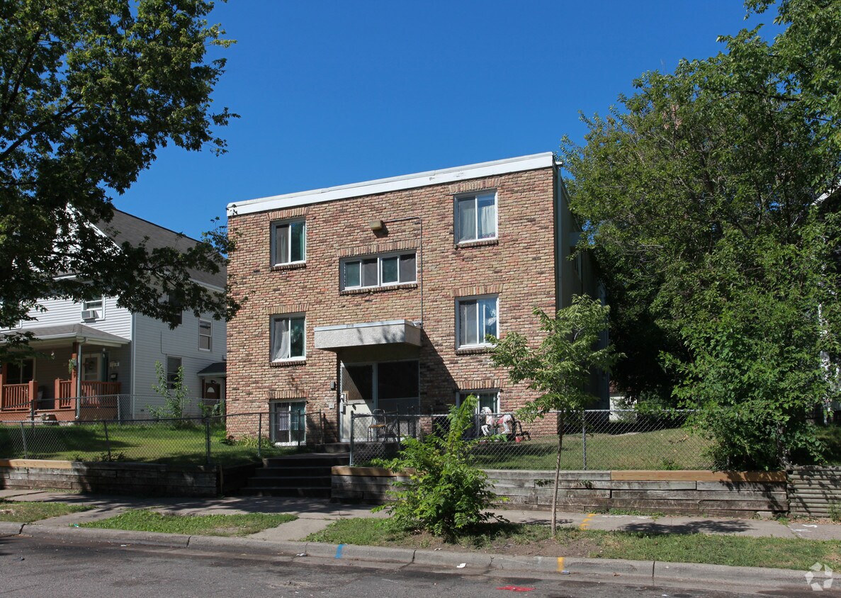 Building Photo - 2718 18th Ave S