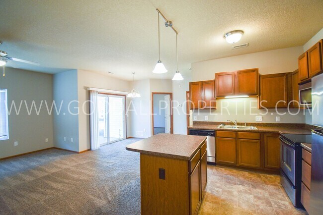 Foto del edificio - 2 Bedroom 2 Bath Condo w/ Garage