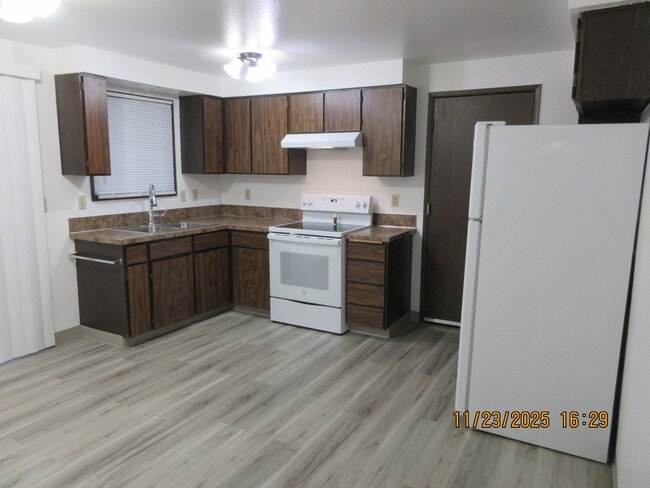 Foto del edificio - Updated and refurbished