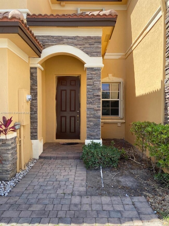 Foto del edificio - 8728 NW 113th Ct
