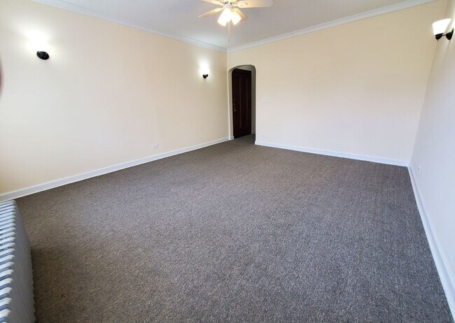 Foto del edificio - 3056 W Irving Park Rd