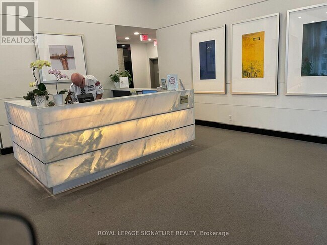Photo du bâtiment - 83-1783 Redpath Ave