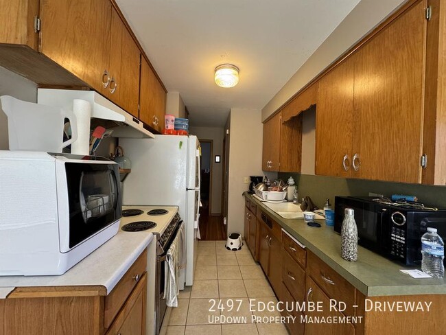 Foto del edificio - 2497 Edgcumbe Rd