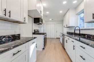 Building Photo - 1424 Stagecoach Dr