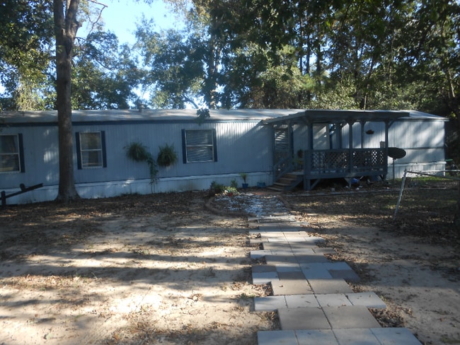 Building Photo - 24898 Lakewood Dr