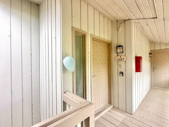 Foto del edificio - Lofty Vibes & Backyard Views – Your Dream ...