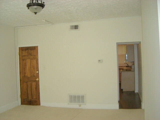Building Photo - 202 E Chase St