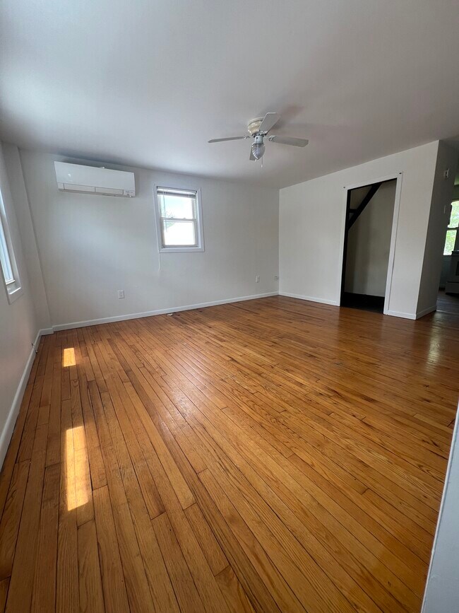 Foto del edificio - 234 River Dr