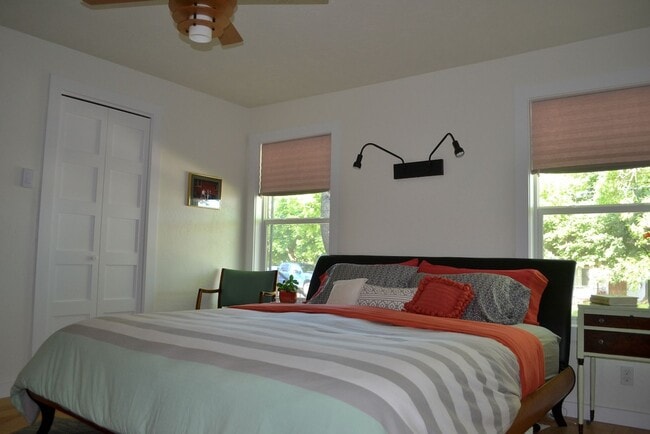Building Photo - Fully Furnished House with lake views and ...