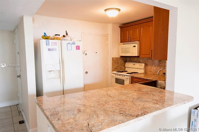 Building Photo - 9125 SW 77th Ave
